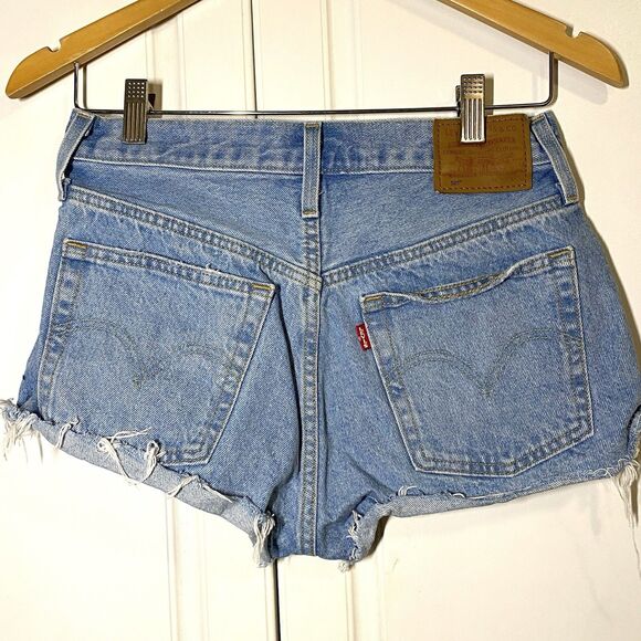 Levi’s Distressed Cut-Off Button-Fly  Jean Shorts Blue Country Festival  SZ 27 - Picture 3 of 6